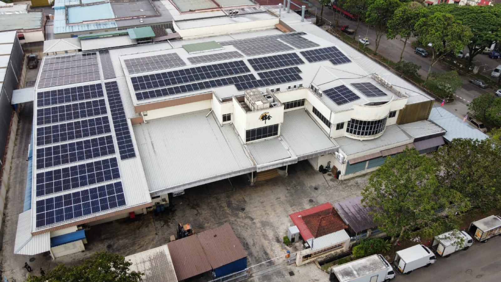 De Luxe Circle (M) Sdn Bhd solar installation in Johor